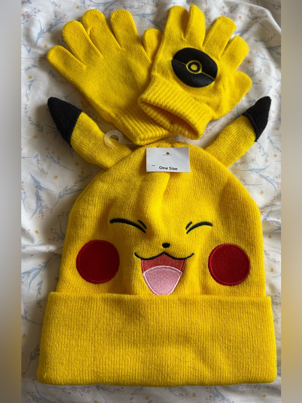 NWT Pokémon Pikachu 3D Ears Beanie & Poké Ball Gloves Winter Set - One Size